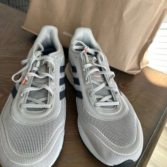 Adidas Men's Gray and Black Athletic Shoes - Picture 5 of 6
